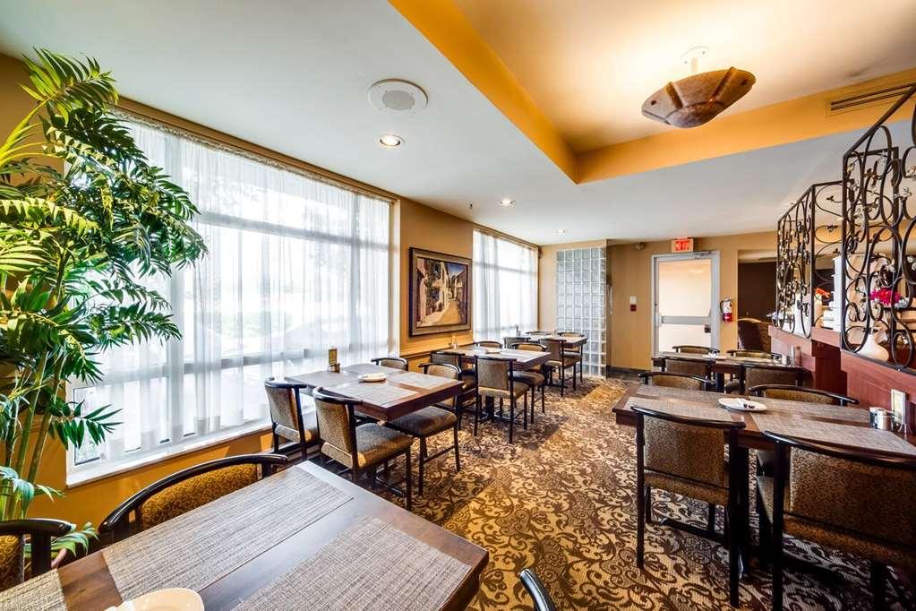 Monte Carlo Inn Oakville Suites Amenities foto