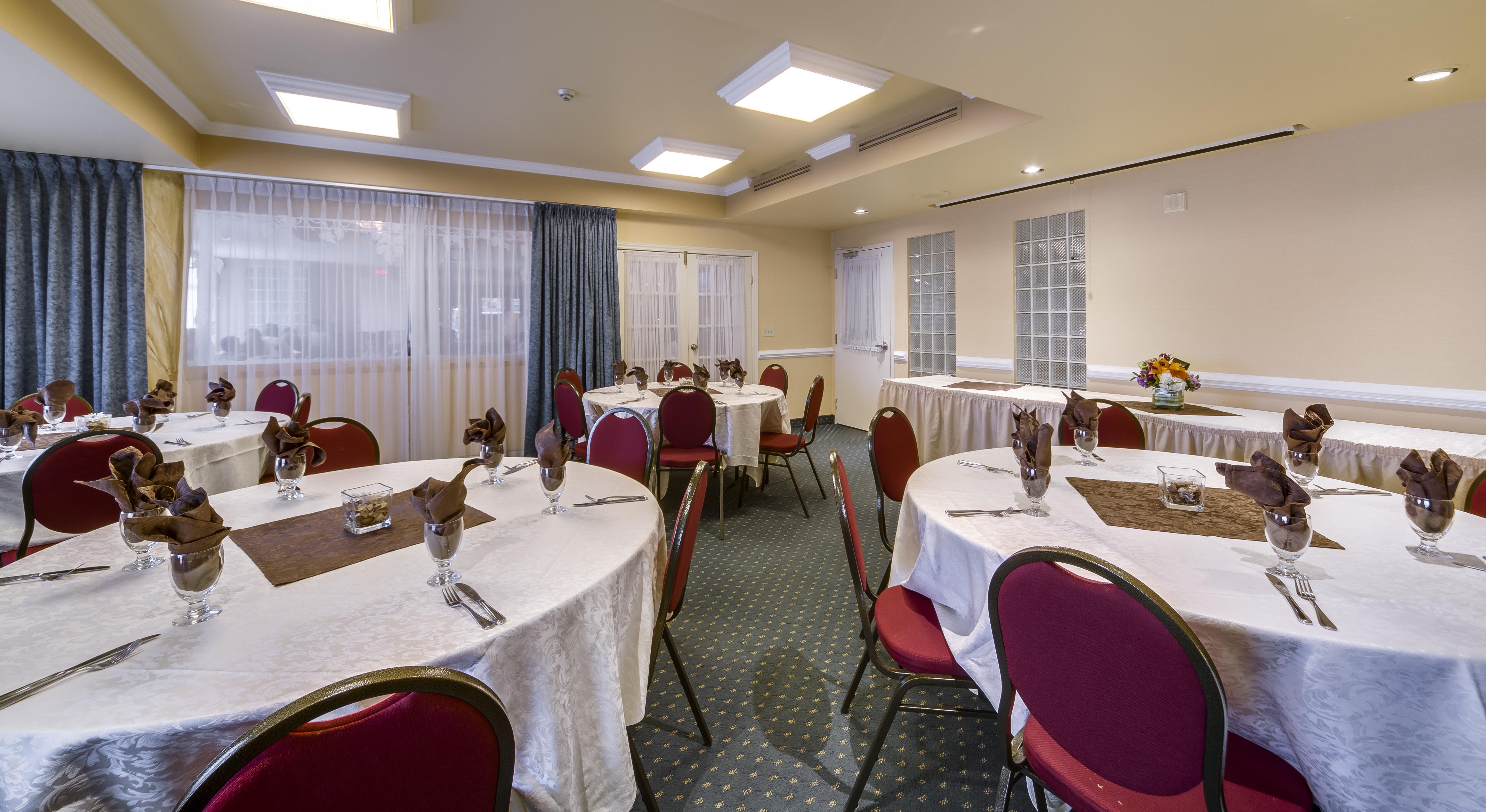 Monte Carlo Inn Oakville Suites Esterno foto