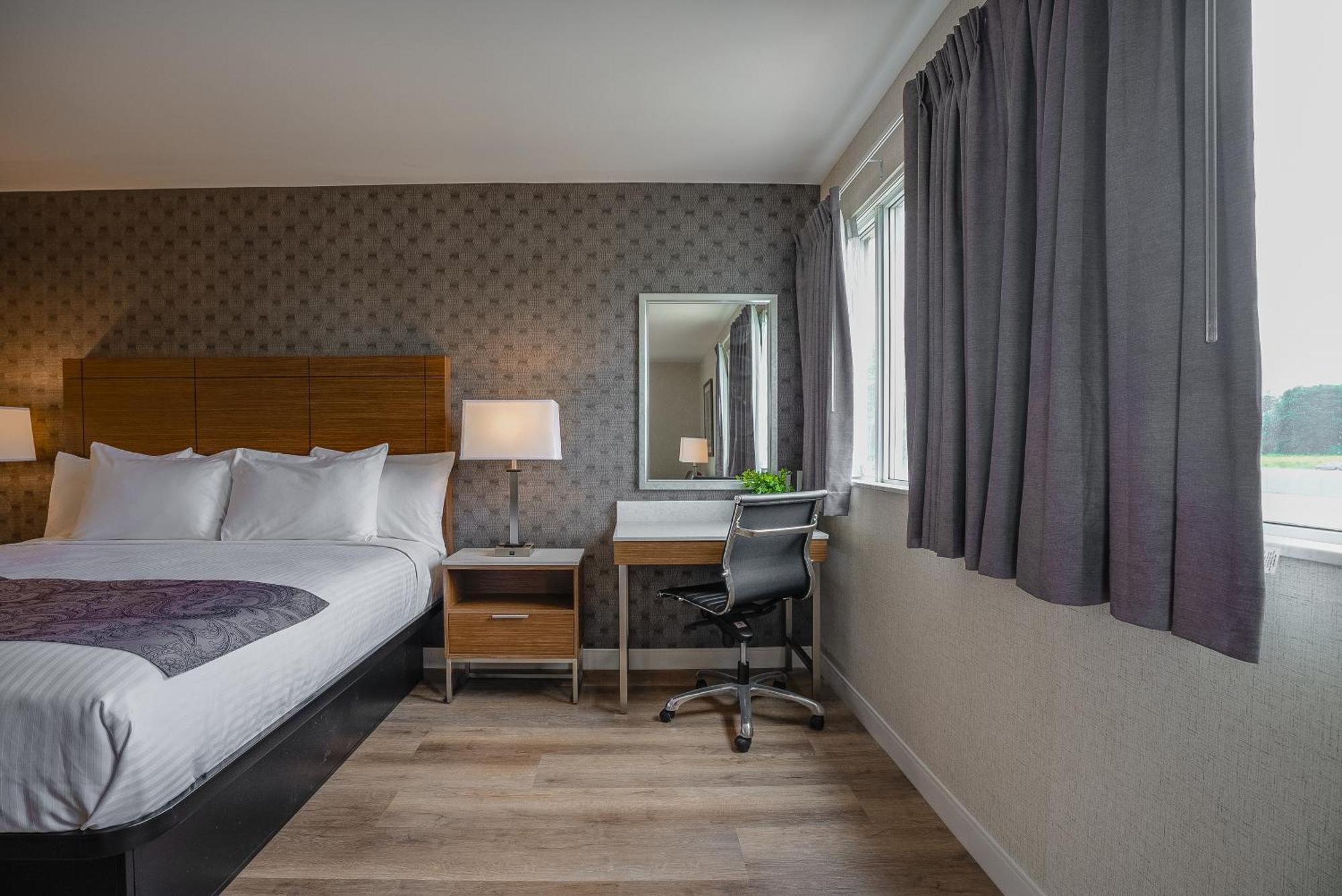 Monte Carlo Inn Oakville Suites Esterno foto