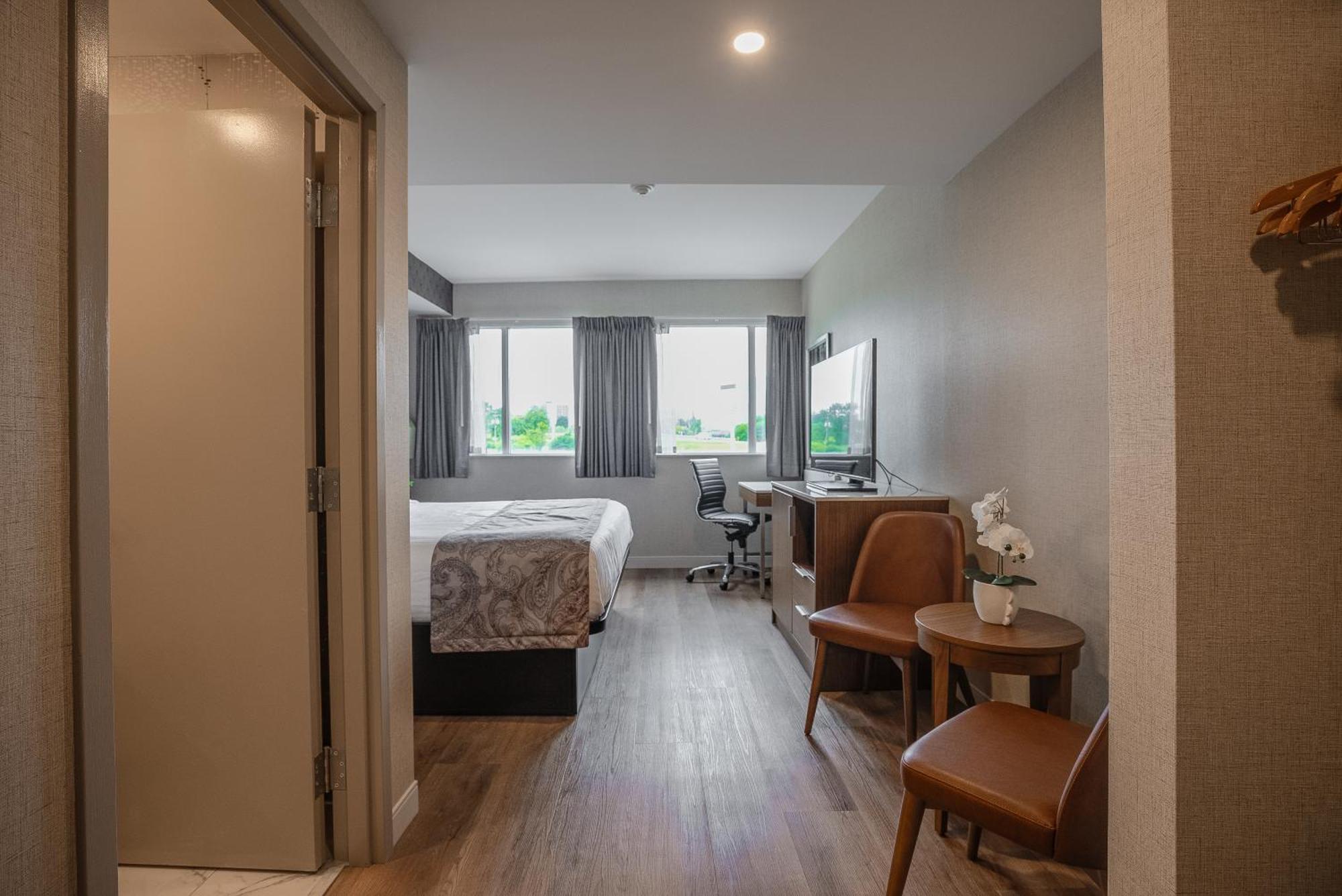 Monte Carlo Inn Oakville Suites Esterno foto