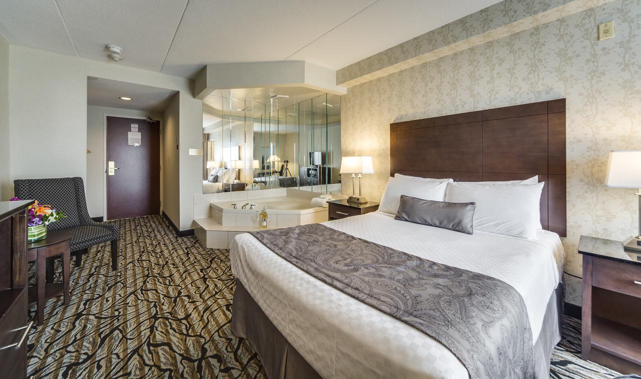 Monte Carlo Inn Oakville Suites Esterno foto