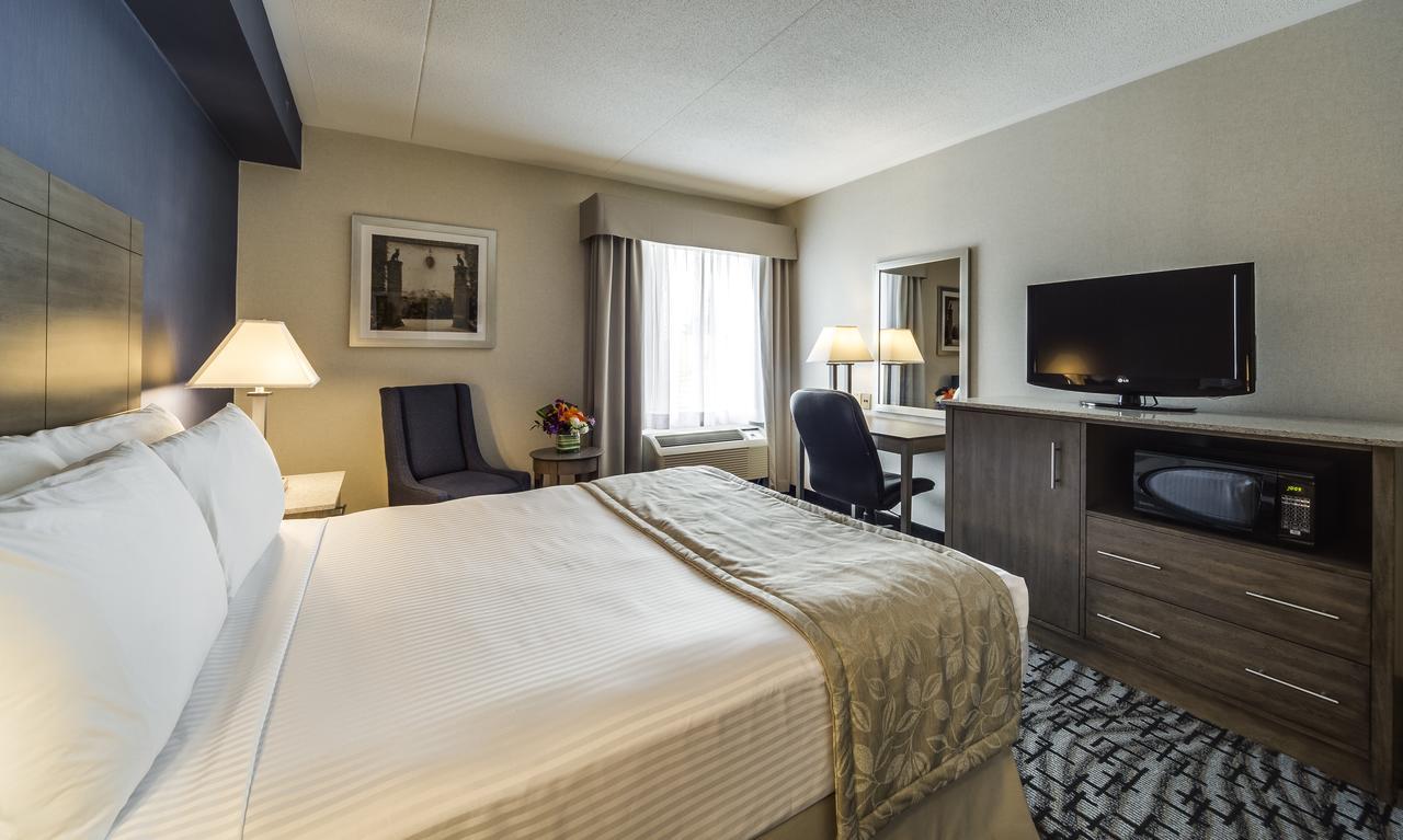 Monte Carlo Inn Oakville Suites Esterno foto