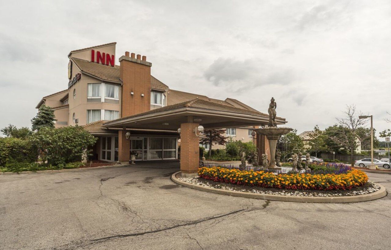 Monte Carlo Inn Oakville Suites Esterno foto