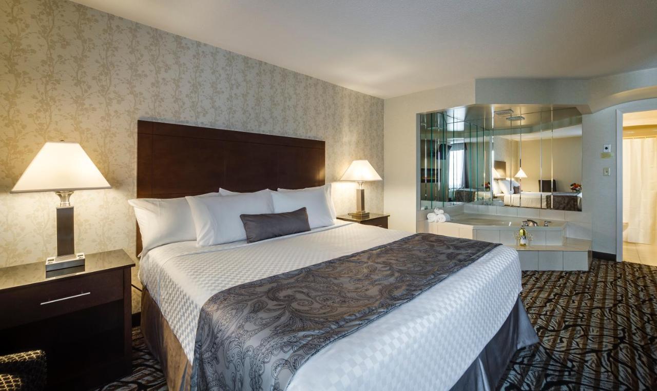Monte Carlo Inn Oakville Suites Esterno foto
