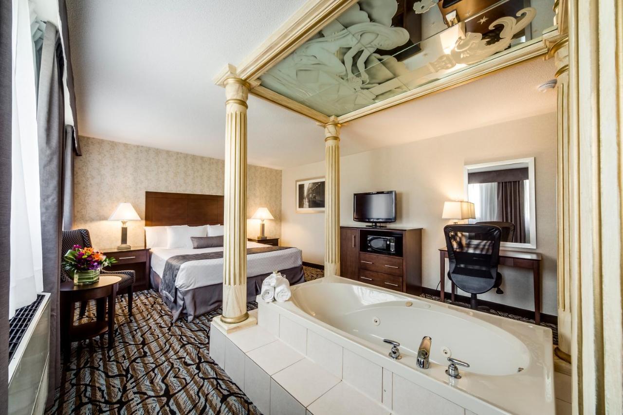 Monte Carlo Inn Oakville Suites Esterno foto