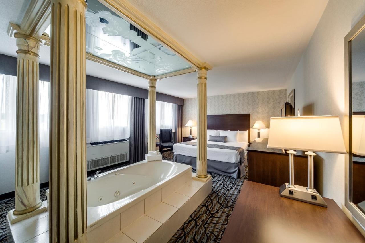 Monte Carlo Inn Oakville Suites Esterno foto